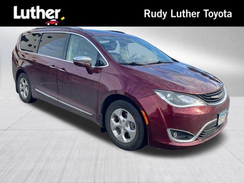 Used 2018 Chrysler Pacifica Limited w/ Advanced Safetytec Group image 1