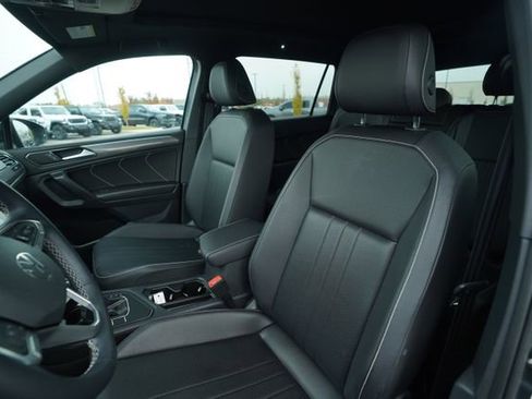 Used 2023 Volkswagen Tiguan SE R-Line image 35