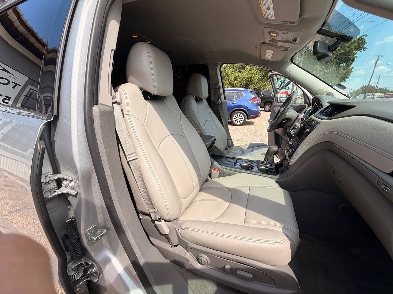 Used 2017 Chevrolet Traverse LT FWD image 13