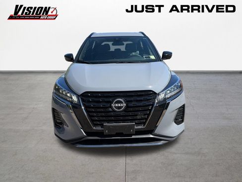Used 2024 Nissan Kicks SR w/ SR Premium Package FWD image 2