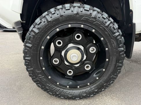 Used 2017 Toyota Tacoma SR AWD/4WD image 17