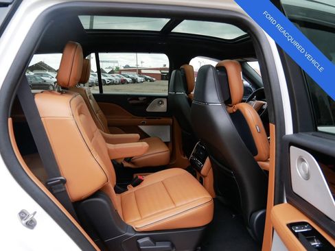 Used 2025 Lincoln Aviator Black Label AWD/4WD image 9