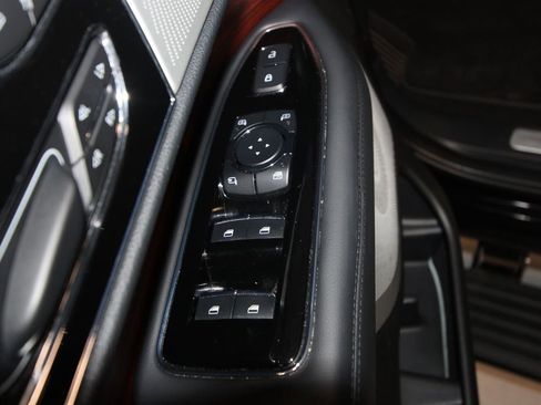 Used 2024 Lincoln Navigator Reserve AWD/4WD image 6