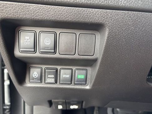 Used 2022 Nissan Rogue Sport SV image 22