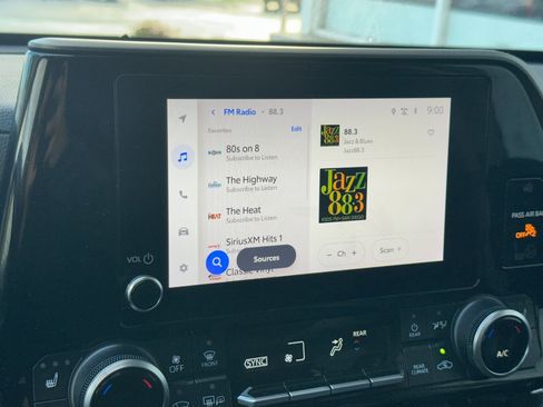 Used 2024 Toyota Highlander XLE image 18