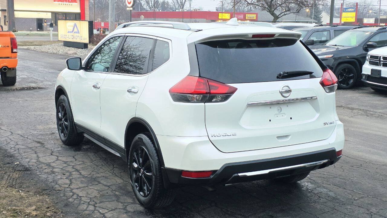 Used 2017 Nissan Rogue SV AWD/4WD image 4