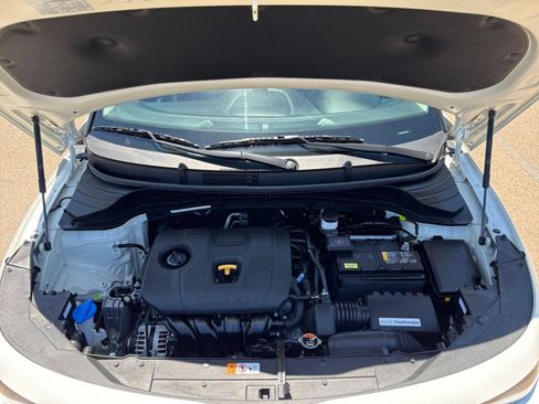 Used 2025 Kia Soul LX w/ LX Technology Package FWD image 30