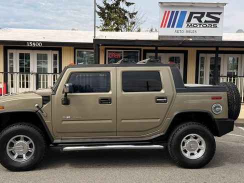 Used 2005 HUMMER H2 SUT w/ Preferred Equipment Group AWD/4WD image 2