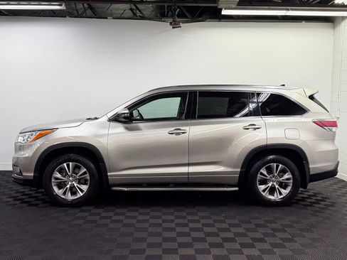 Used 2015 Toyota Highlander XLE AWD/4WD image 3