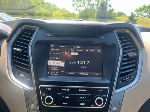 Used 2017 Hyundai Santa Fe Sport FWD image 17