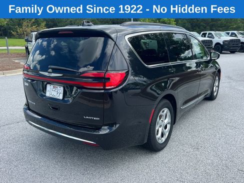 Used 2023 Chrysler Pacifica Limited FWD image 7