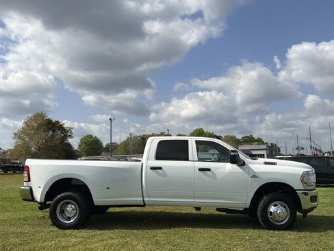 Used 2024 RAM 3500 Tradesman w/ Chrome Appearance Group AWD/4WD image 6