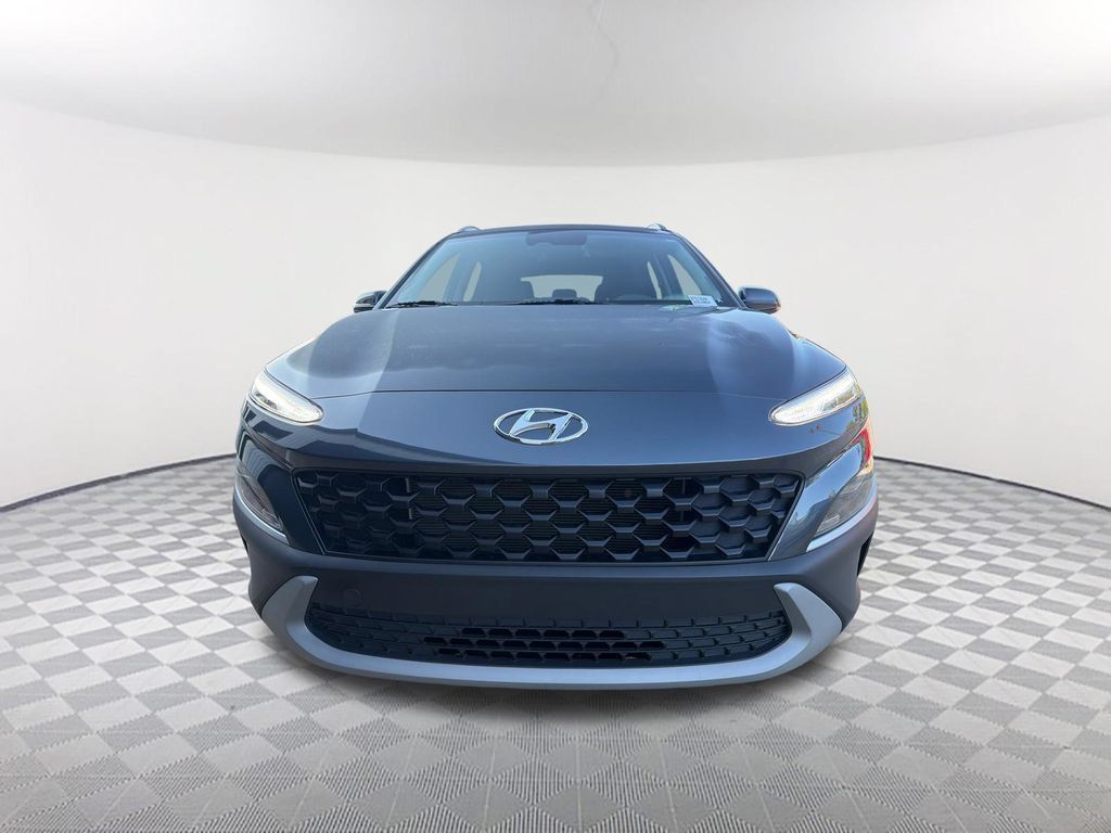 Used 2022 Hyundai Kona SEL w/ Convenience Package FWD image 2