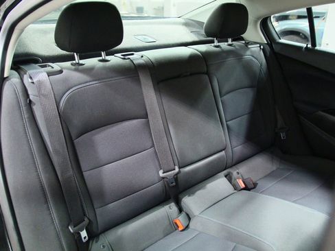 Used 2018 Chevrolet Cruze LT w/ Convenience Package FWD image 24