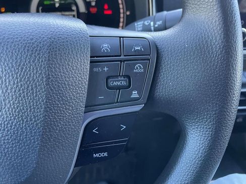 Used 2025 Toyota Camry LE image 33