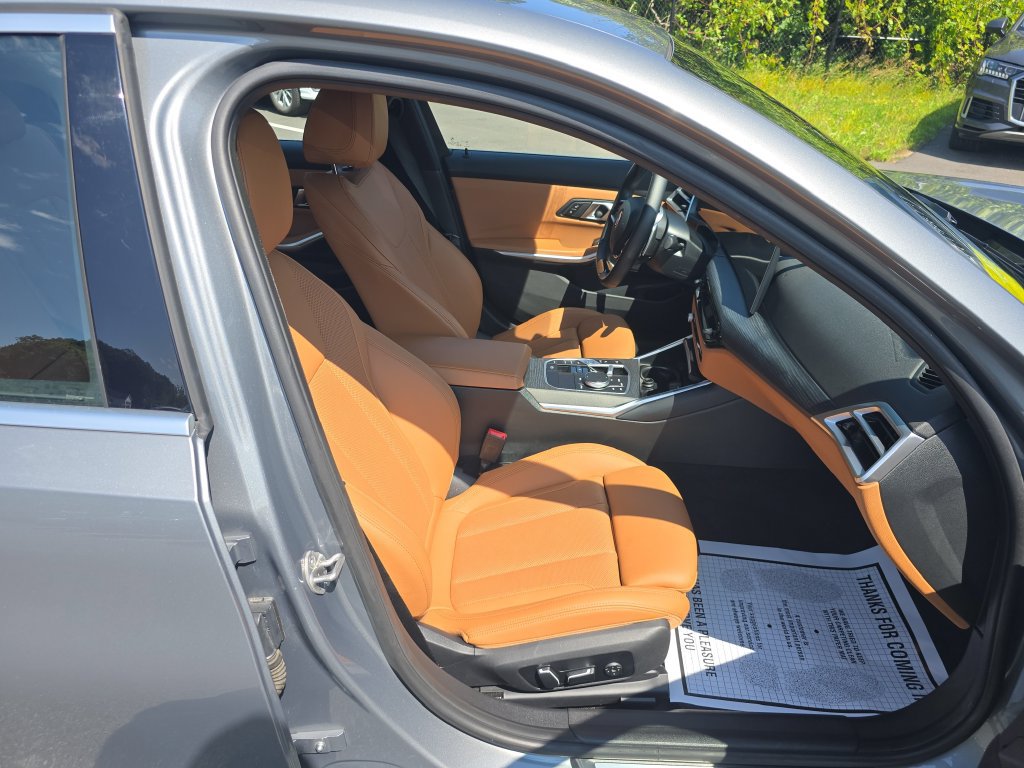 Certified 2025 BMW 330i xDrive Sedan AWD/4WD image 12