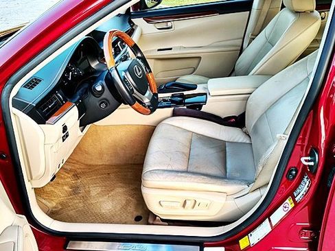 Used 2013 Lexus ES 300h w/ Luxury Pkg FWD image 13