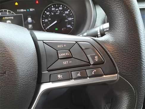 Used 2021 Nissan Kicks SV image 17