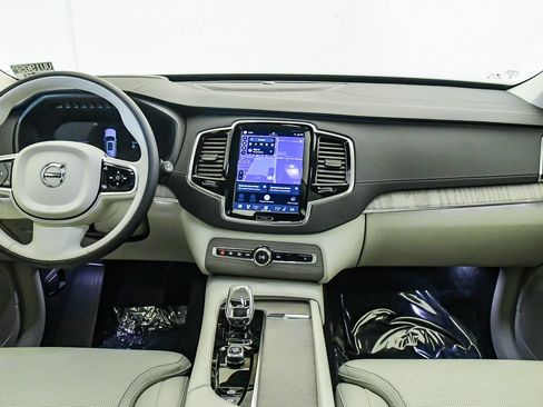 Certified 2025 Volvo XC90 T8 Ultra AWD/4WD image 15
