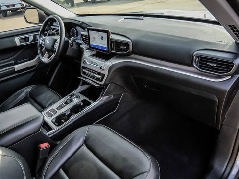 Used 2024 Ford Explorer XLT w/ Equipment Group 202A image 16