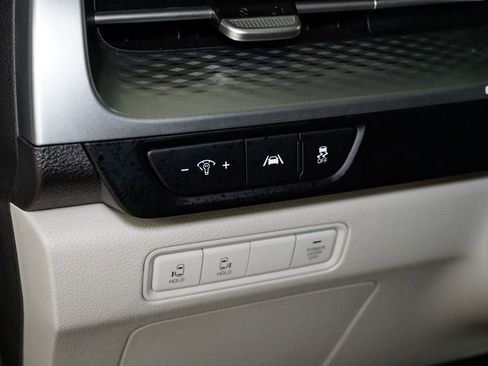 Certified 2024 Kia Carnival LX image 10