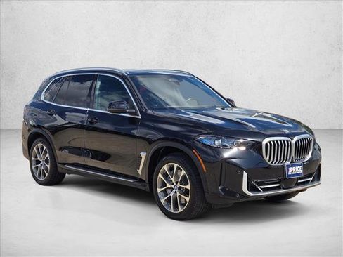 Used 2025 BMW X5 xDrive50e AWD/4WD image 3