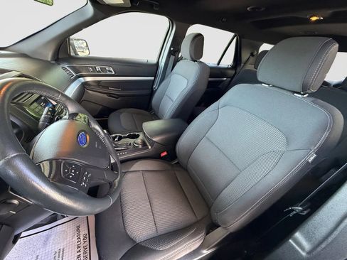Used 2017 Ford Explorer XLT AWD/4WD image 13