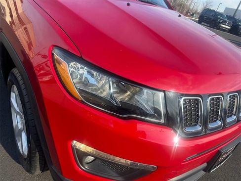 Used 2018 Jeep Compass Latitude w/ Cold Weather Group image 18