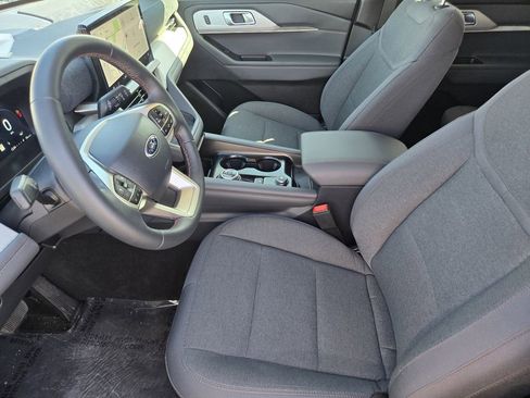 Used 2025 Ford Explorer Active image 6