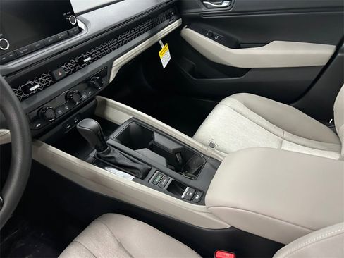 New 2025 Honda Accord SE image 22
