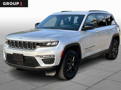 Used 2024 Jeep Grand Cherokee Altitude