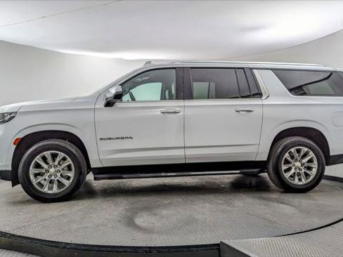 Used 2023 Chevrolet Suburban Premier image 3