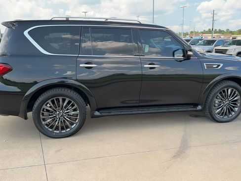 Used 2024 INFINITI QX80 Premium Select w/ All-Season Package image 9