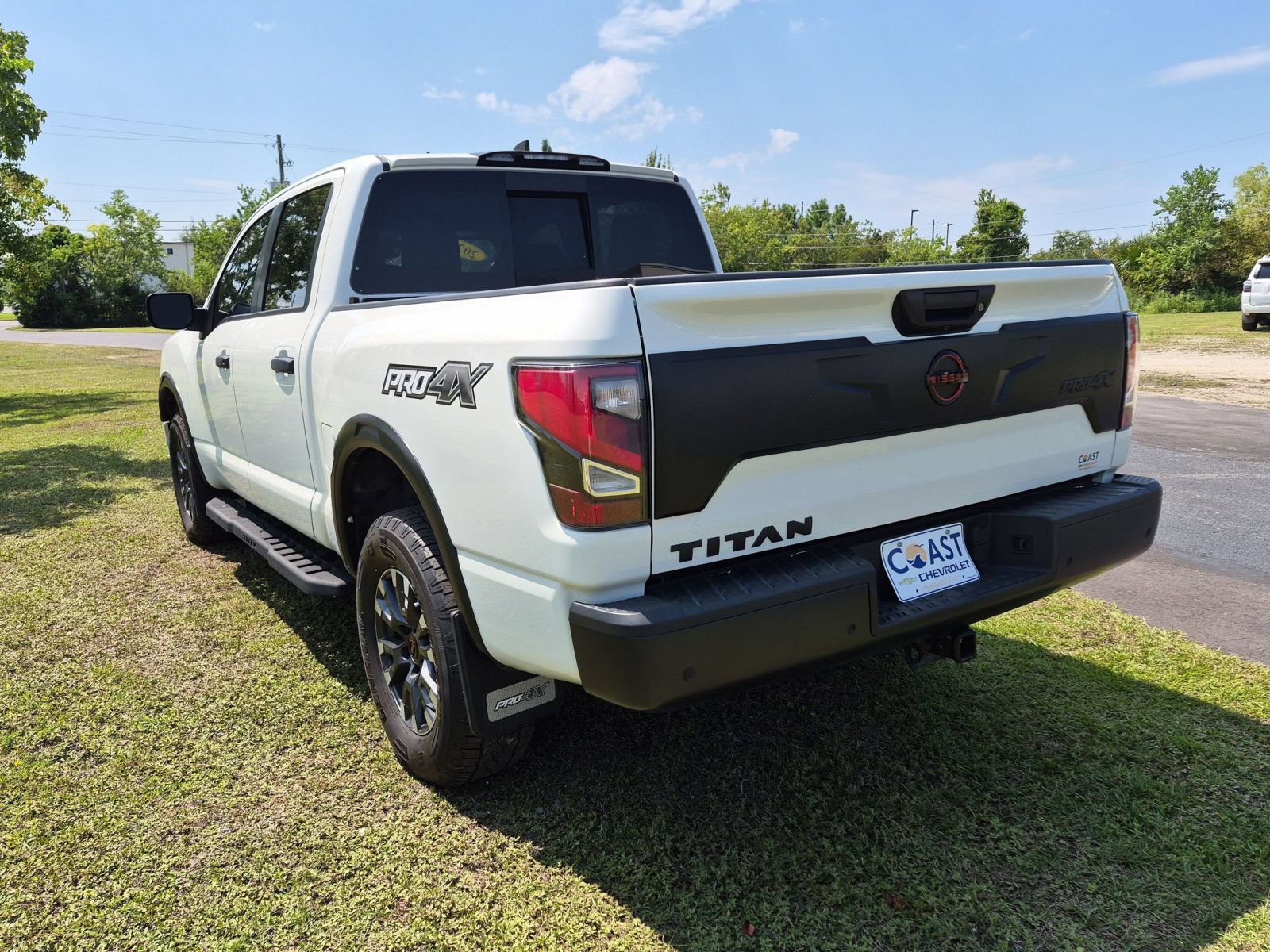 Used 2024 Nissan Titan PRO-4X w/ Off Road Protection Package AWD/4WD image 8