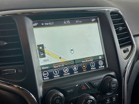 Used 2018 Jeep Grand Cherokee Laredo image 21