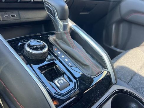 Used 2024 Chevrolet Colorado Z71 w/ Z71 Convenience Package 2 image 18