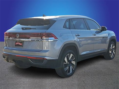 Used 2024 Volkswagen Atlas Cross Sport SE image 4