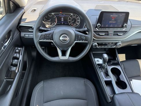 Used 2023 Nissan Altima 2.5 SV image 12
