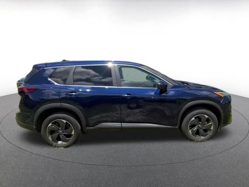 Used 2025 Nissan Rogue SV AWD/4WD image 16