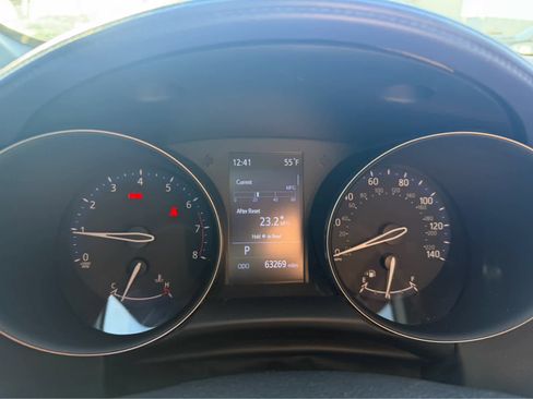 Used 2021 Toyota C-HR XLE image 8