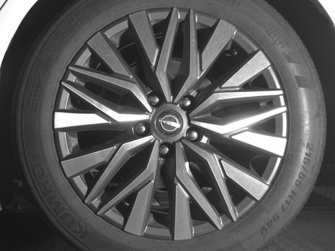 Used 2025 Nissan Altima 2.5 SV image 14