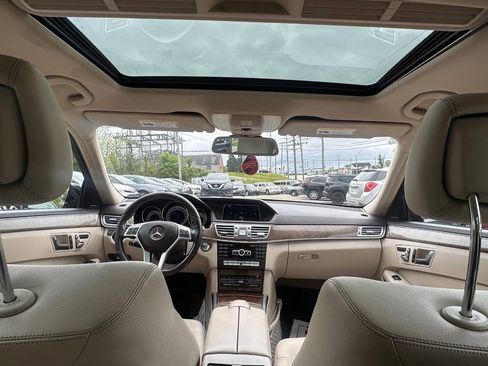 Used 2014 Mercedes-Benz E 350 4MATIC Sedan image 19