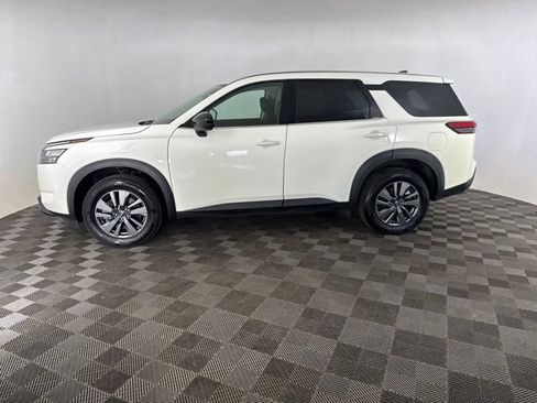 Certified 2025 Nissan Pathfinder S AWD/4WD image 8