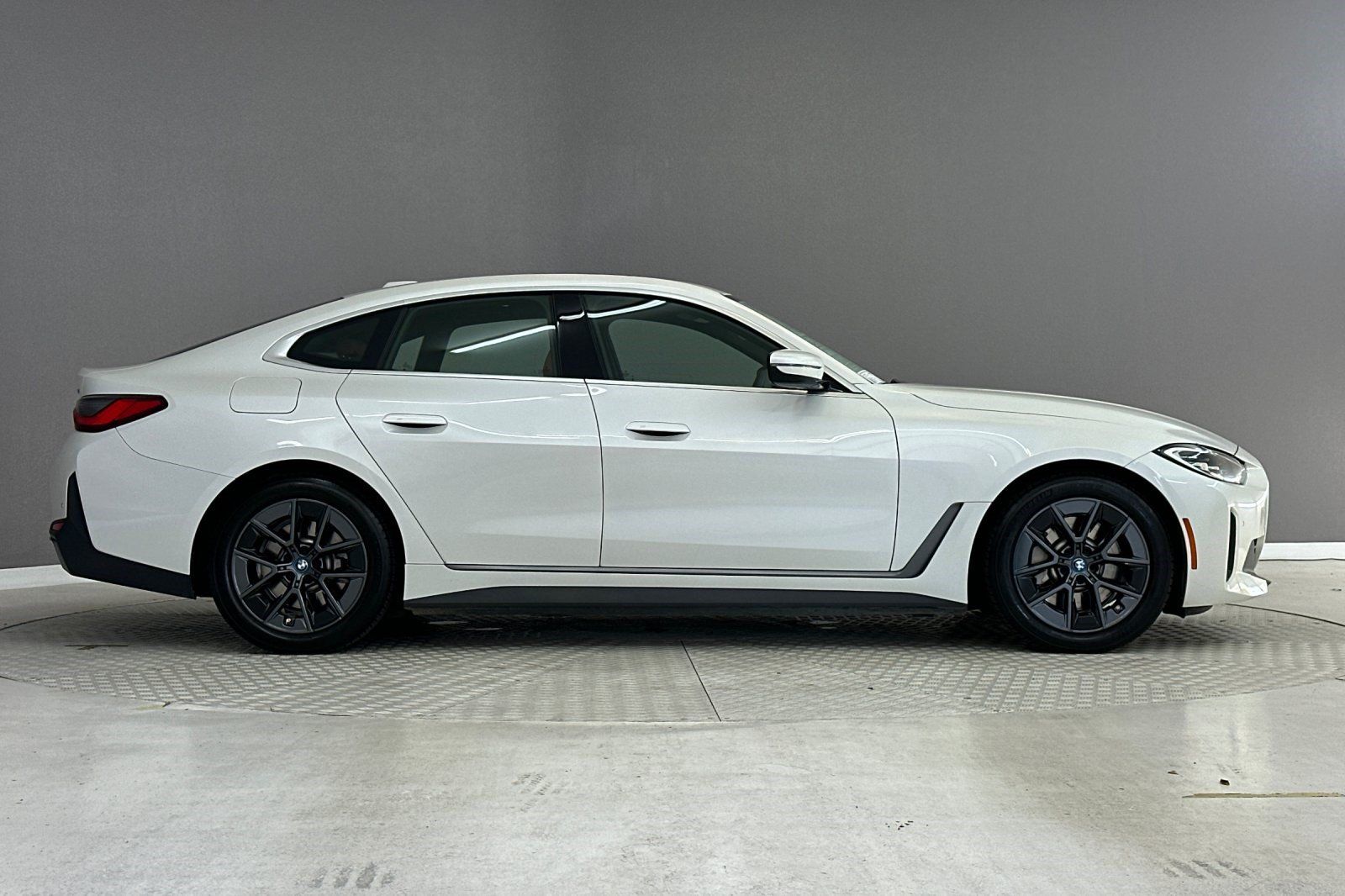 Used 2024 BMW i4 eDrive40 w/ Premium Package RWD image 7