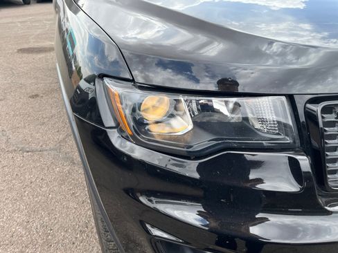 Used 2019 Jeep Grand Cherokee Laredo image 9