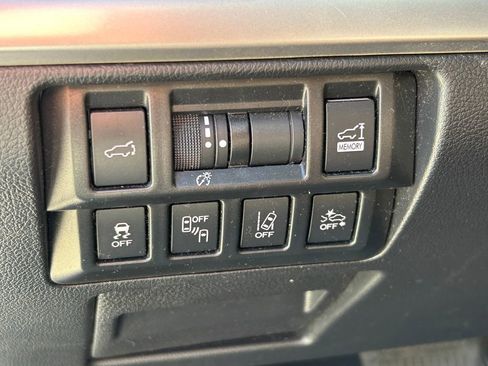 Used 2018 Subaru Outback 3.6R Touring AWD/4WD image 27