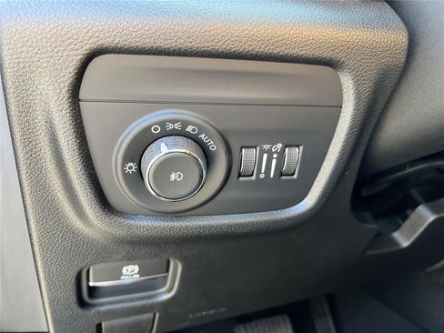 New 2025 Jeep Grand Cherokee Limited image 36