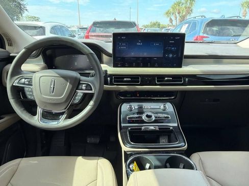 Used 2022 Lincoln Nautilus FWD w/ Premium Package image 10