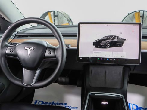 Used 2022 Tesla Model 3 Long Range AWD/4WD image 16