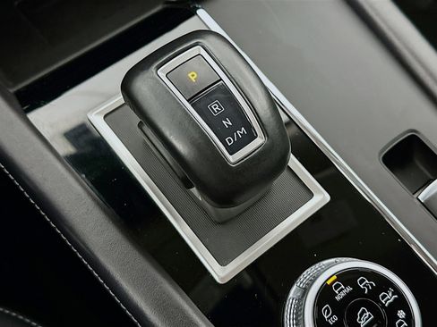 Used 2024 Mitsubishi Outlander SE image 24